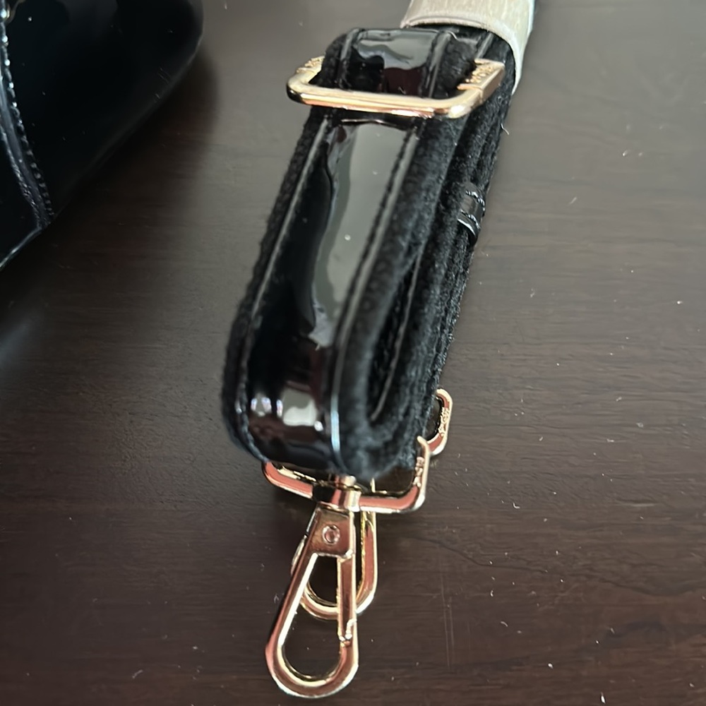 A purse - Picture 7 of 13